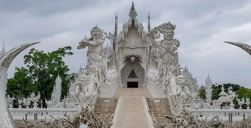 White-Temple-in-Chiang-Rai